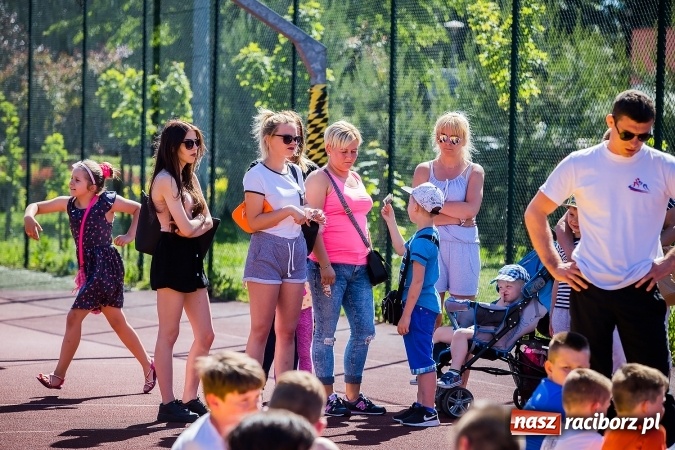 Zdjęcie w galerii na portalu naszraciborz.pl: Moc atrakcji na festynie rodzinnym w Szkole Podstawowej nr 15 wiadomości z regionu