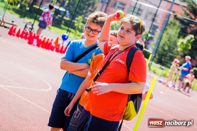 Zdjęcie w galerii na portalu naszraciborz.pl: Moc atrakcji na festynie rodzinnym w Szkole Podstawowej nr 15 wiadomości z regionu