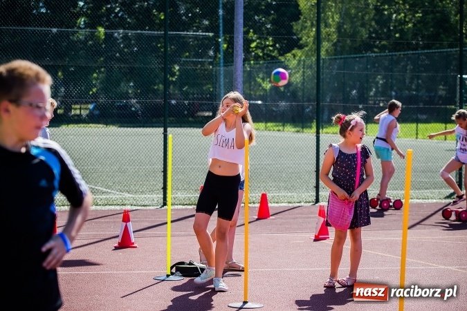 Zdjęcie w galerii na portalu naszraciborz.pl: Moc atrakcji na festynie rodzinnym w Szkole Podstawowej nr 15 wiadomości z regionu