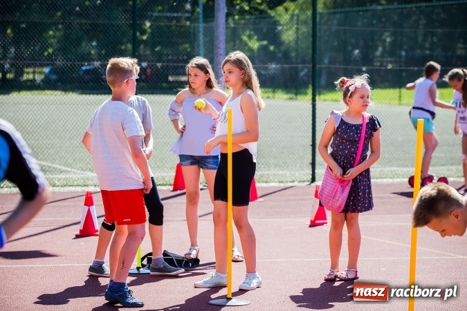Zdjęcie w galerii na portalu naszraciborz.pl: Moc atrakcji na festynie rodzinnym w Szkole Podstawowej nr 15 wiadomości z regionu