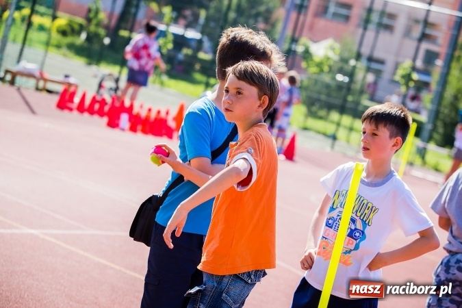 Zdjęcie w galerii na portalu naszraciborz.pl: Moc atrakcji na festynie rodzinnym w Szkole Podstawowej nr 15 wiadomości z regionu