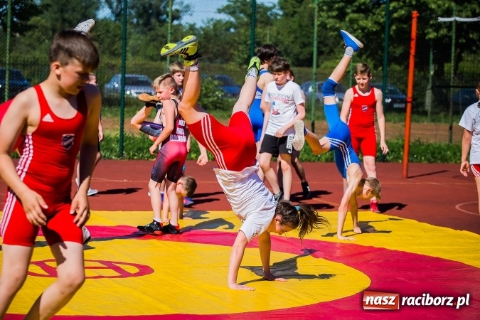 Zdjęcie w galerii na portalu naszraciborz.pl: Moc atrakcji na festynie rodzinnym w Szkole Podstawowej nr 15 wiadomości z regionu