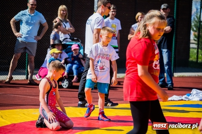 Zdjęcie w galerii na portalu naszraciborz.pl: Moc atrakcji na festynie rodzinnym w Szkole Podstawowej nr 15 wiadomości z regionu