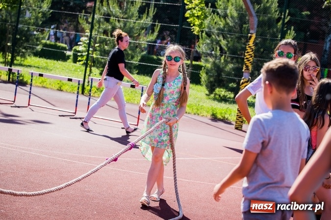 Zdjęcie w galerii na portalu naszraciborz.pl: Moc atrakcji na festynie rodzinnym w Szkole Podstawowej nr 15 wiadomości z regionu