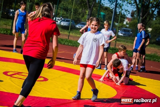 Zdjęcie w galerii na portalu naszraciborz.pl: Moc atrakcji na festynie rodzinnym w Szkole Podstawowej nr 15 wiadomości z regionu