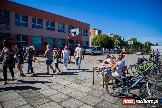 Zdjęcie w galerii na portalu naszraciborz.pl: Moc atrakcji na festynie rodzinnym w Szkole Podstawowej nr 15 wiadomości z regionu