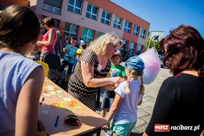 Zdjęcie w galerii na portalu naszraciborz.pl: Moc atrakcji na festynie rodzinnym w Szkole Podstawowej nr 15 wiadomości z regionu