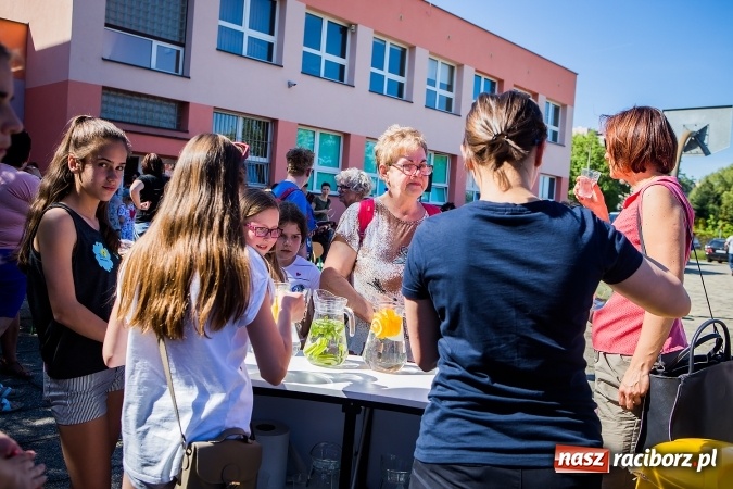 Zdjęcie w galerii na portalu naszraciborz.pl: Moc atrakcji na festynie rodzinnym w Szkole Podstawowej nr 15 wiadomości z regionu