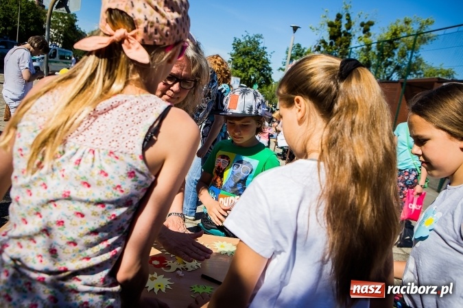 Zdjęcie w galerii na portalu naszraciborz.pl: Moc atrakcji na festynie rodzinnym w Szkole Podstawowej nr 15 wiadomości z regionu