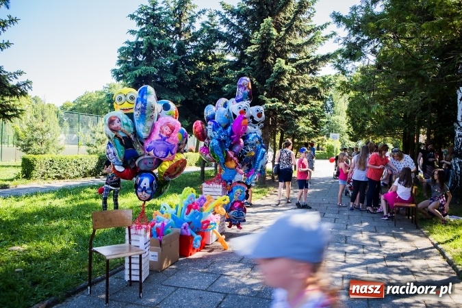 Zdjęcie w galerii na portalu naszraciborz.pl: Moc atrakcji na festynie rodzinnym w Szkole Podstawowej nr 15 wiadomości z regionu