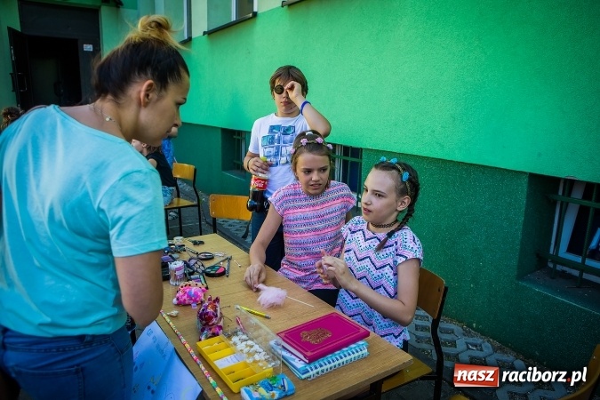 Zdjęcie w galerii na portalu naszraciborz.pl: Festyn rodzinny z okazji Dnia Dziecka w SP 13 wiadomości z regionu
