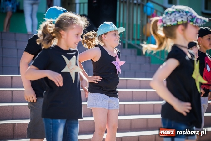 Zdjęcie w galerii na portalu naszraciborz.pl: Festyn rodzinny z okazji Dnia Dziecka w SP 13 wiadomości z regionu