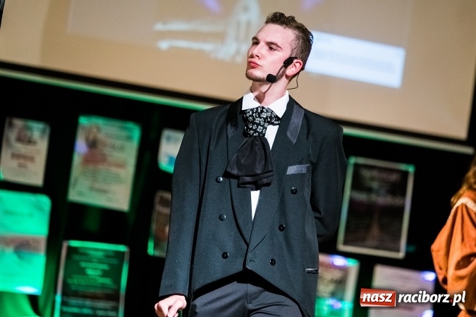 Zdjęcie w galerii na portalu naszraciborz.pl: Ostatni występ Irrealis w Młodzieżowym Domu Kultury wiadomości z regionu