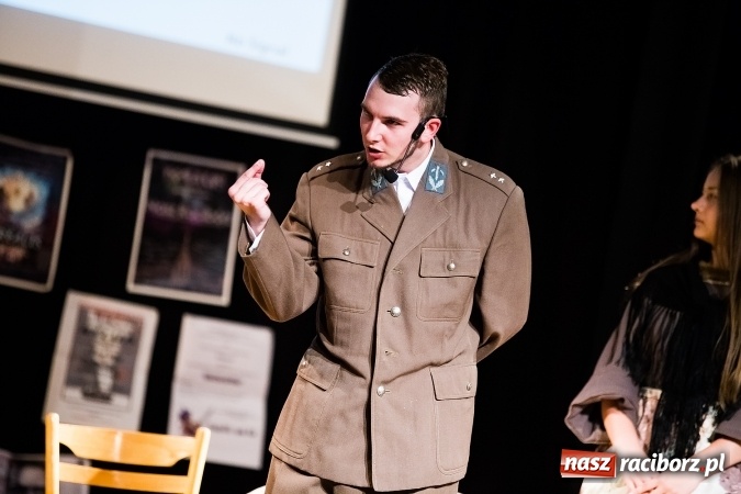 Zdjęcie w galerii na portalu naszraciborz.pl: Ostatni występ Irrealis w Młodzieżowym Domu Kultury wiadomości z regionu