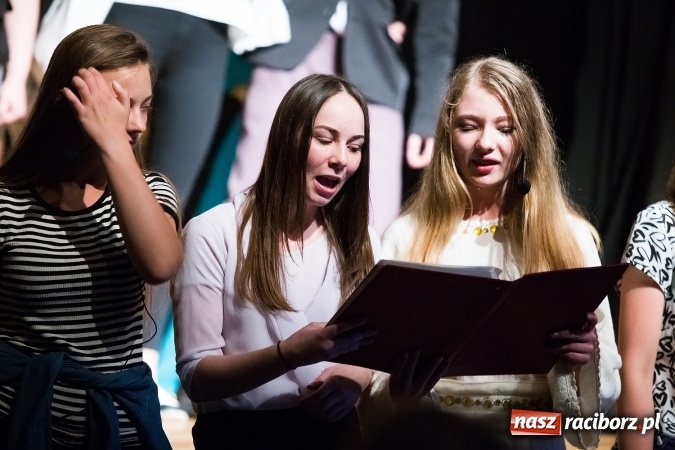 Zdjęcie w galerii na portalu naszraciborz.pl: Ostatni występ Irrealis w Młodzieżowym Domu Kultury wiadomości z regionu