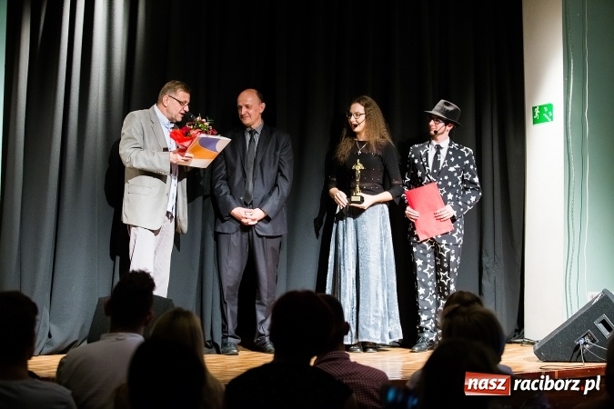 Zdjęcie w galerii na portalu naszraciborz.pl: Ostatni występ Irrealis w Młodzieżowym Domu Kultury wiadomości z regionu