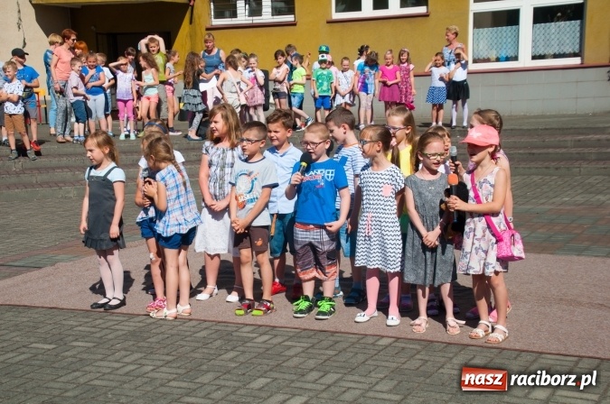 Zdjęcie w galerii na portalu naszraciborz.pl: Było nadzwyczajnie! Szkoła Podstawowa nr 18 zaprosiła na rodzinny festyn z okazji Dnia Dziecka wiadomości z regionu