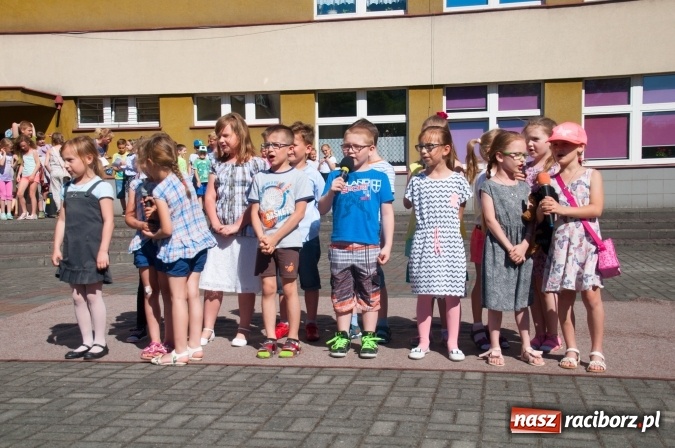 Zdjęcie w galerii na portalu naszraciborz.pl: Było nadzwyczajnie! Szkoła Podstawowa nr 18 zaprosiła na rodzinny festyn z okazji Dnia Dziecka wiadomości z regionu