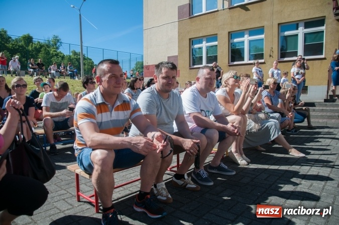 Zdjęcie w galerii na portalu naszraciborz.pl: Było nadzwyczajnie! Szkoła Podstawowa nr 18 zaprosiła na rodzinny festyn z okazji Dnia Dziecka wiadomości z regionu