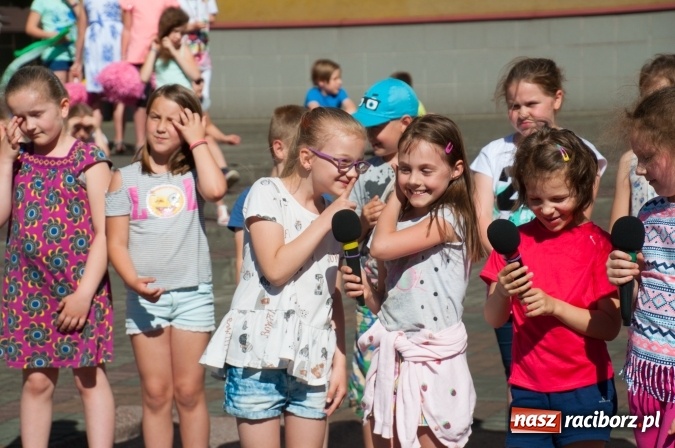 Zdjęcie w galerii na portalu naszraciborz.pl: Było nadzwyczajnie! Szkoła Podstawowa nr 18 zaprosiła na rodzinny festyn z okazji Dnia Dziecka wiadomości z regionu