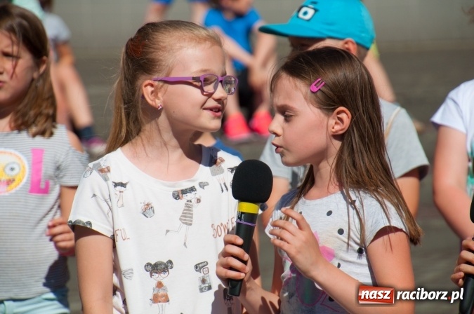 Zdjęcie w galerii na portalu naszraciborz.pl: Było nadzwyczajnie! Szkoła Podstawowa nr 18 zaprosiła na rodzinny festyn z okazji Dnia Dziecka wiadomości z regionu