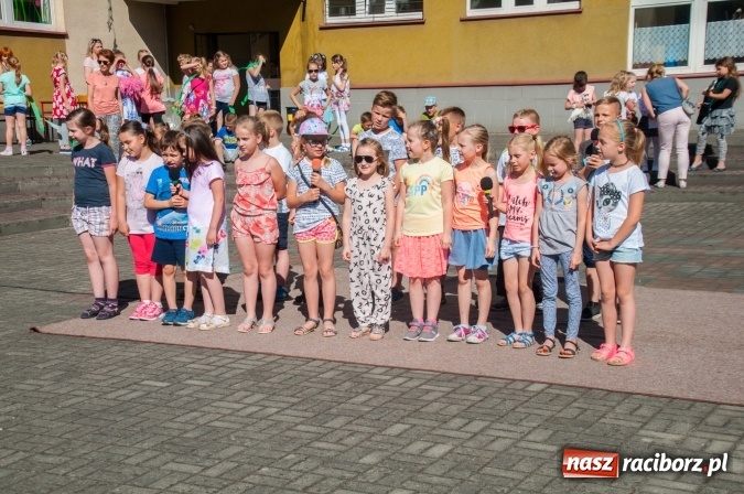 Zdjęcie w galerii na portalu naszraciborz.pl: Było nadzwyczajnie! Szkoła Podstawowa nr 18 zaprosiła na rodzinny festyn z okazji Dnia Dziecka wiadomości z regionu