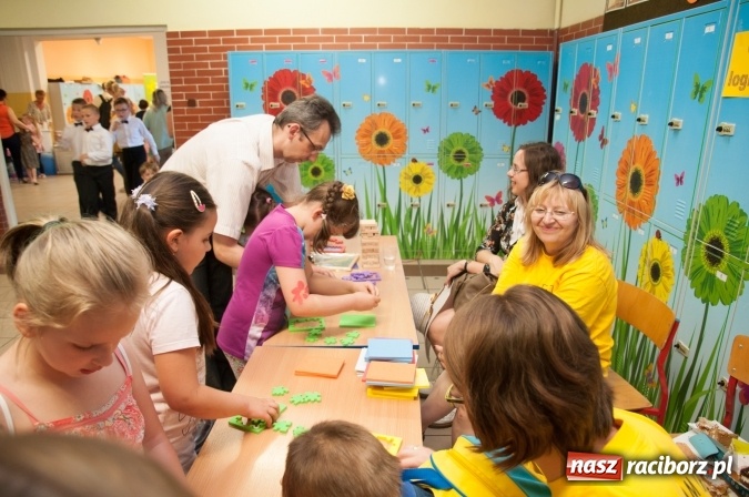 Zdjęcie w galerii na portalu naszraciborz.pl: Było nadzwyczajnie! Szkoła Podstawowa nr 18 zaprosiła na rodzinny festyn z okazji Dnia Dziecka wiadomości z regionu