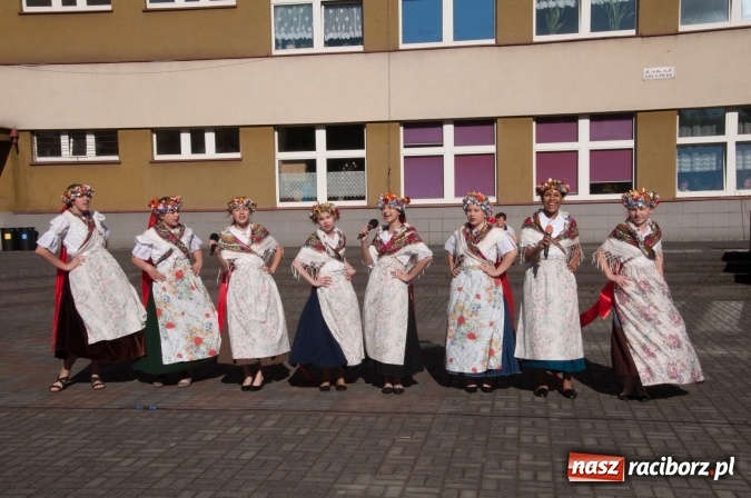 Zdjęcie w galerii na portalu naszraciborz.pl: Było nadzwyczajnie! Szkoła Podstawowa nr 18 zaprosiła na rodzinny festyn z okazji Dnia Dziecka wiadomości z regionu