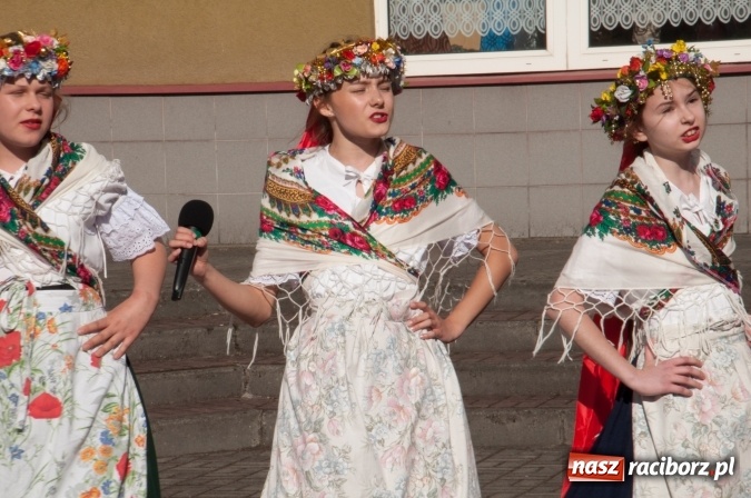 Zdjęcie w galerii na portalu naszraciborz.pl: Było nadzwyczajnie! Szkoła Podstawowa nr 18 zaprosiła na rodzinny festyn z okazji Dnia Dziecka wiadomości z regionu