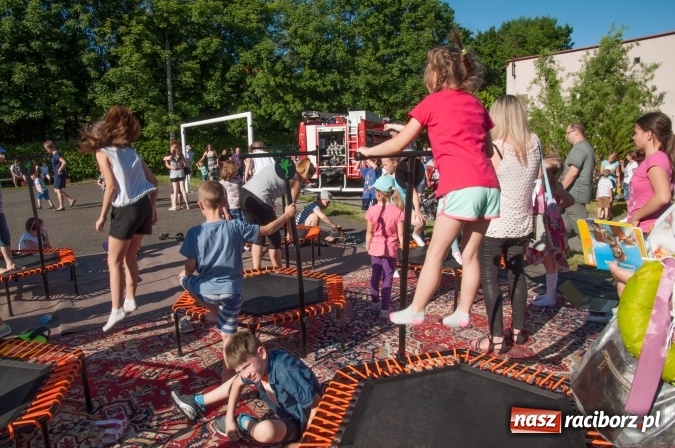 Zdjęcie w galerii na portalu naszraciborz.pl: Było nadzwyczajnie! Szkoła Podstawowa nr 18 zaprosiła na rodzinny festyn z okazji Dnia Dziecka wiadomości z regionu