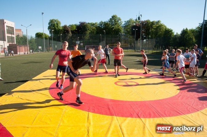 Zdjęcie w galerii na portalu naszraciborz.pl: Było nadzwyczajnie! Szkoła Podstawowa nr 18 zaprosiła na rodzinny festyn z okazji Dnia Dziecka wiadomości z regionu