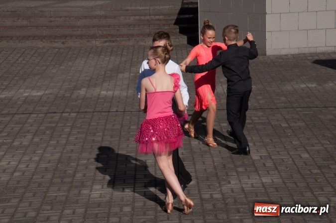 Zdjęcie w galerii na portalu naszraciborz.pl: Było nadzwyczajnie! Szkoła Podstawowa nr 18 zaprosiła na rodzinny festyn z okazji Dnia Dziecka wiadomości z regionu