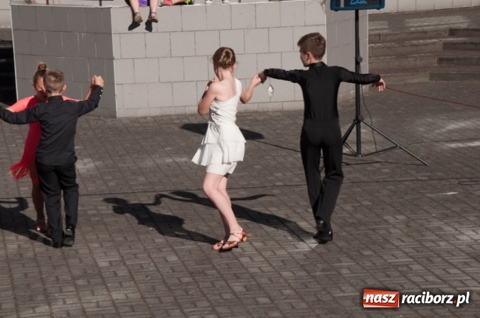 Zdjęcie w galerii na portalu naszraciborz.pl: Było nadzwyczajnie! Szkoła Podstawowa nr 18 zaprosiła na rodzinny festyn z okazji Dnia Dziecka wiadomości z regionu