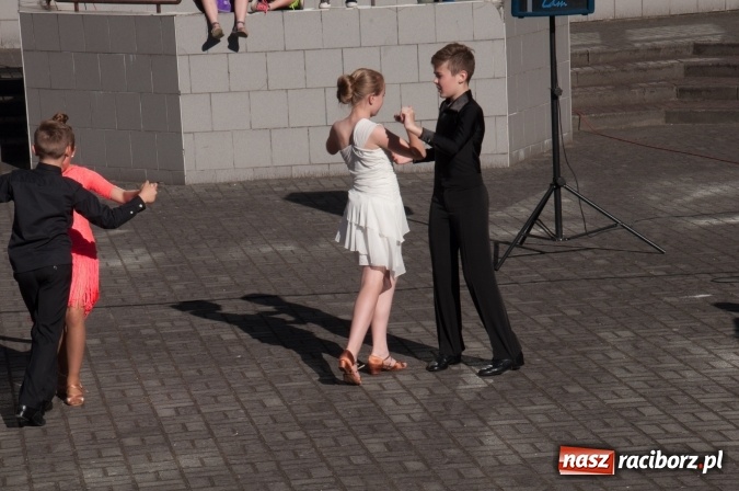 Zdjęcie w galerii na portalu naszraciborz.pl: Było nadzwyczajnie! Szkoła Podstawowa nr 18 zaprosiła na rodzinny festyn z okazji Dnia Dziecka wiadomości z regionu