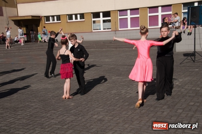 Zdjęcie w galerii na portalu naszraciborz.pl: Było nadzwyczajnie! Szkoła Podstawowa nr 18 zaprosiła na rodzinny festyn z okazji Dnia Dziecka wiadomości z regionu