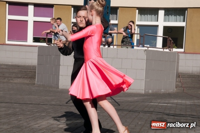 Zdjęcie w galerii na portalu naszraciborz.pl: Było nadzwyczajnie! Szkoła Podstawowa nr 18 zaprosiła na rodzinny festyn z okazji Dnia Dziecka wiadomości z regionu