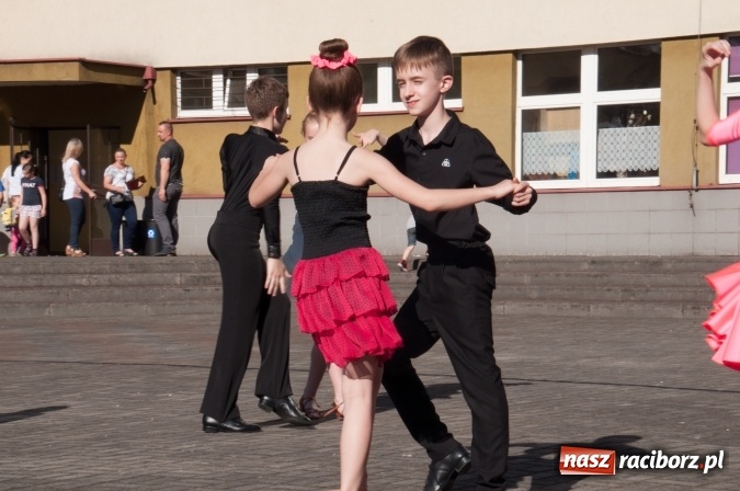 Zdjęcie w galerii na portalu naszraciborz.pl: Było nadzwyczajnie! Szkoła Podstawowa nr 18 zaprosiła na rodzinny festyn z okazji Dnia Dziecka wiadomości z regionu