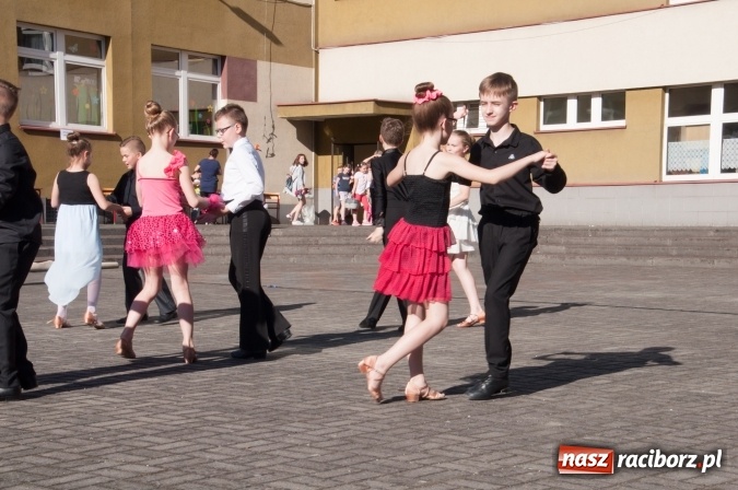 Zdjęcie w galerii na portalu naszraciborz.pl: Było nadzwyczajnie! Szkoła Podstawowa nr 18 zaprosiła na rodzinny festyn z okazji Dnia Dziecka wiadomości z regionu