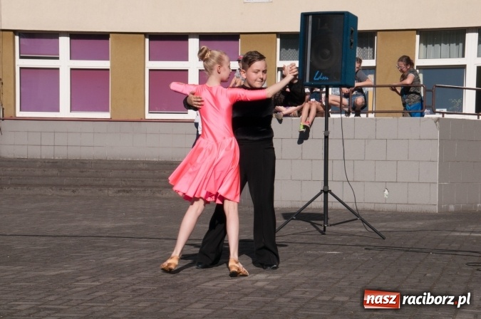 Zdjęcie w galerii na portalu naszraciborz.pl: Było nadzwyczajnie! Szkoła Podstawowa nr 18 zaprosiła na rodzinny festyn z okazji Dnia Dziecka wiadomości z regionu
