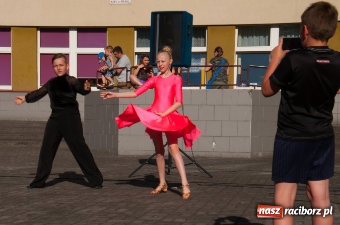 Zdjęcie w galerii na portalu naszraciborz.pl: Było nadzwyczajnie! Szkoła Podstawowa nr 18 zaprosiła na rodzinny festyn z okazji Dnia Dziecka wiadomości z regionu