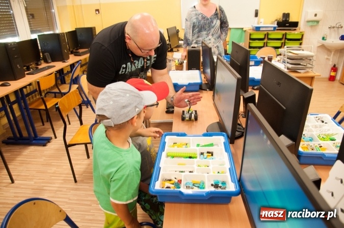 Zdjęcie w galerii na portalu naszraciborz.pl: Było nadzwyczajnie! Szkoła Podstawowa nr 18 zaprosiła na rodzinny festyn z okazji Dnia Dziecka wiadomości z regionu