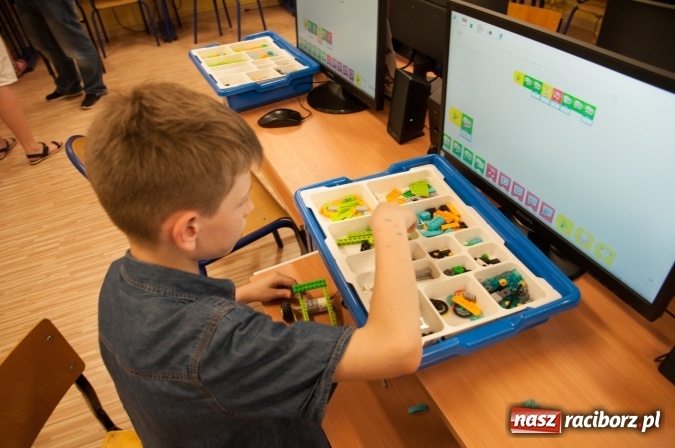 Zdjęcie w galerii na portalu naszraciborz.pl: Było nadzwyczajnie! Szkoła Podstawowa nr 18 zaprosiła na rodzinny festyn z okazji Dnia Dziecka wiadomości z regionu