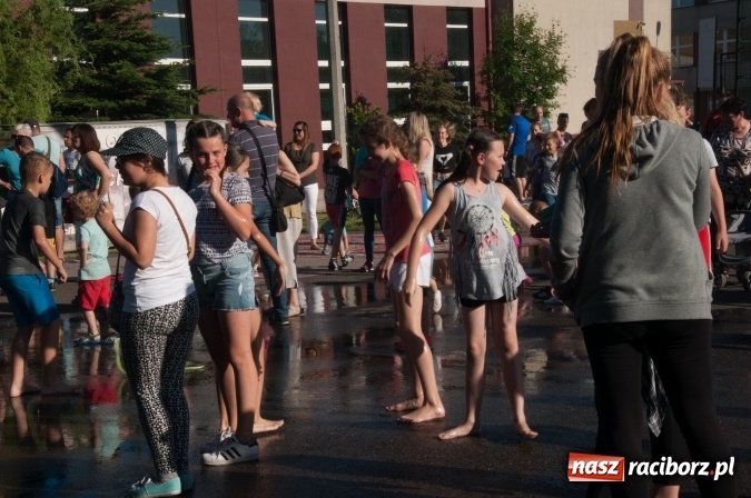 Zdjęcie w galerii na portalu naszraciborz.pl: Było nadzwyczajnie! Szkoła Podstawowa nr 18 zaprosiła na rodzinny festyn z okazji Dnia Dziecka wiadomości z regionu