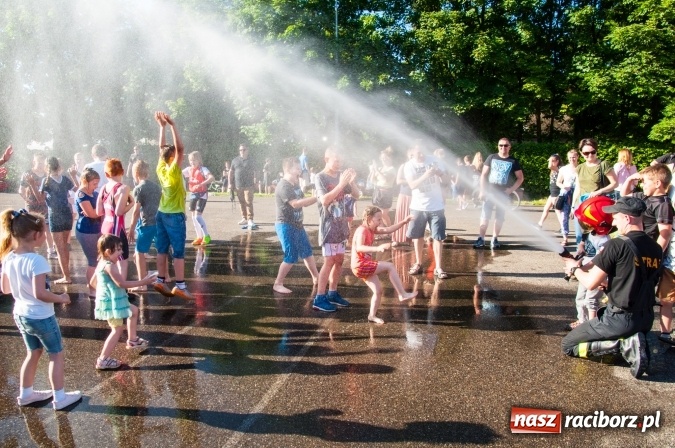 Zdjęcie w galerii na portalu naszraciborz.pl: Było nadzwyczajnie! Szkoła Podstawowa nr 18 zaprosiła na rodzinny festyn z okazji Dnia Dziecka wiadomości z regionu