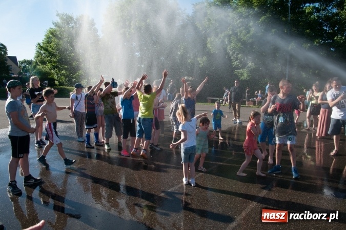 Zdjęcie w galerii na portalu naszraciborz.pl: Było nadzwyczajnie! Szkoła Podstawowa nr 18 zaprosiła na rodzinny festyn z okazji Dnia Dziecka wiadomości z regionu