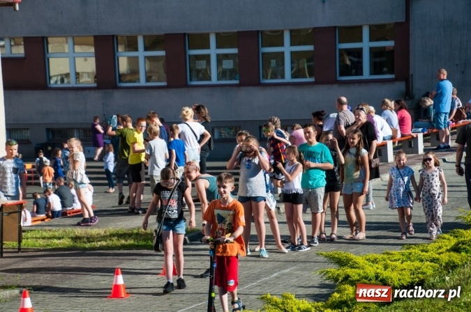Zdjęcie w galerii na portalu naszraciborz.pl: Było nadzwyczajnie! Szkoła Podstawowa nr 18 zaprosiła na rodzinny festyn z okazji Dnia Dziecka wiadomości z regionu