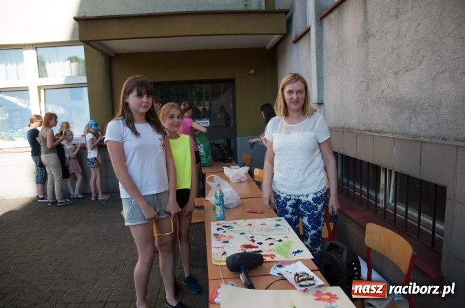 Zdjęcie w galerii na portalu naszraciborz.pl: Było nadzwyczajnie! Szkoła Podstawowa nr 18 zaprosiła na rodzinny festyn z okazji Dnia Dziecka wiadomości z regionu