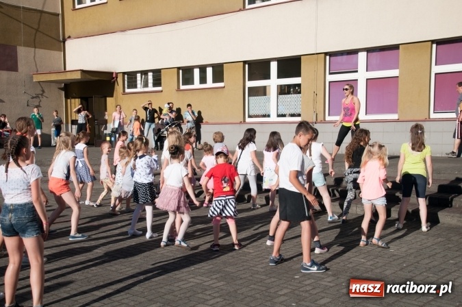 Zdjęcie w galerii na portalu naszraciborz.pl: Było nadzwyczajnie! Szkoła Podstawowa nr 18 zaprosiła na rodzinny festyn z okazji Dnia Dziecka wiadomości z regionu
