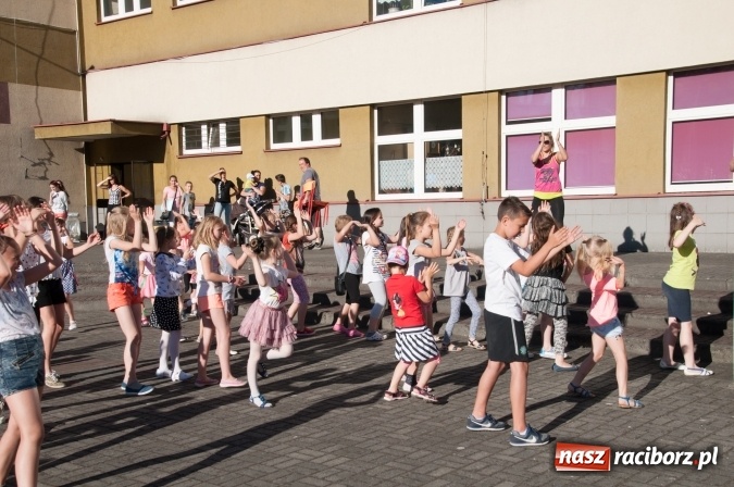 Zdjęcie w galerii na portalu naszraciborz.pl: Było nadzwyczajnie! Szkoła Podstawowa nr 18 zaprosiła na rodzinny festyn z okazji Dnia Dziecka wiadomości z regionu