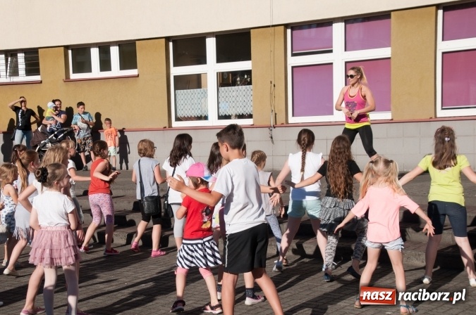 Zdjęcie w galerii na portalu naszraciborz.pl: Było nadzwyczajnie! Szkoła Podstawowa nr 18 zaprosiła na rodzinny festyn z okazji Dnia Dziecka wiadomości z regionu